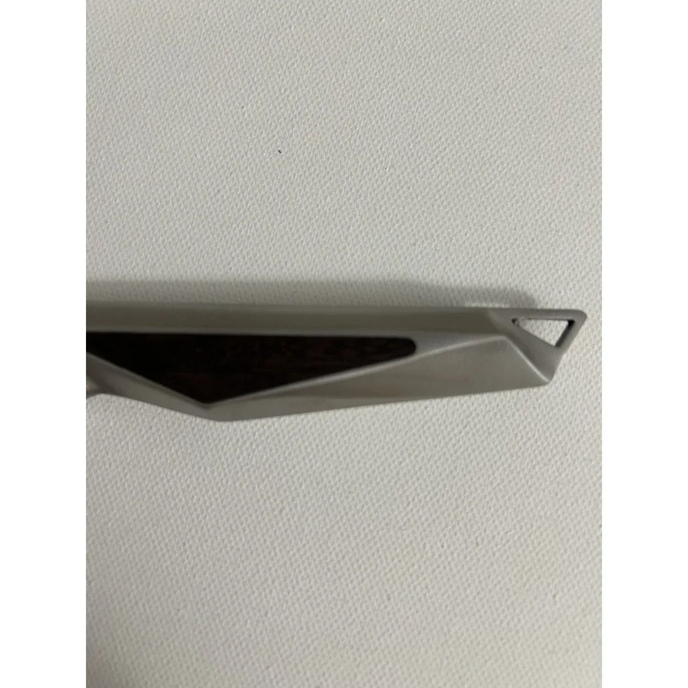 5-inch utility knife from the Aethmetal Venus‎ Series.
